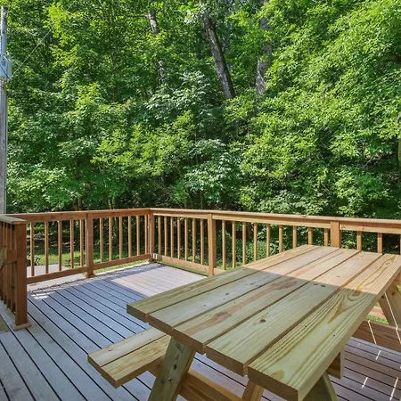 Kickapoo Creekside Escape Villa